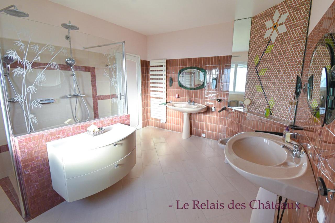 Salle de bain spacieuse